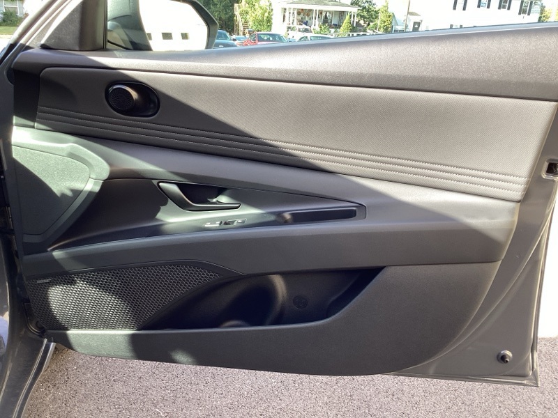 2025 Hyundai Elantra Hybrid Limited photo 12