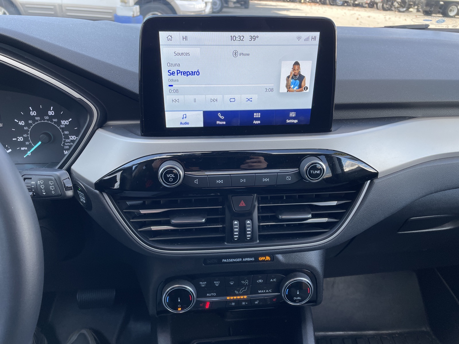 2022 Ford Escape SE photo 3