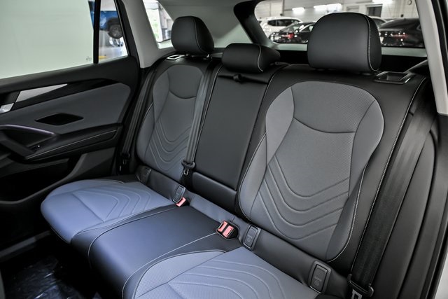 2025 Volkswagen Tiguan SE photo 8