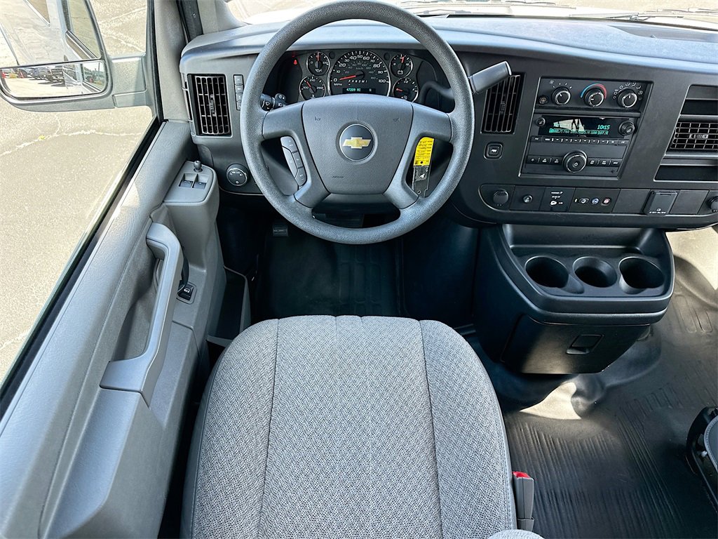 2022 Chevrolet Express Passenger 3500 photo 14