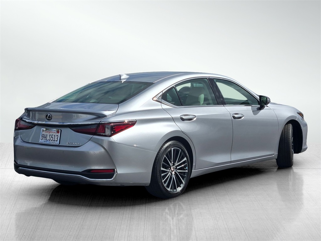 2023 Lexus ES 300h photo 4