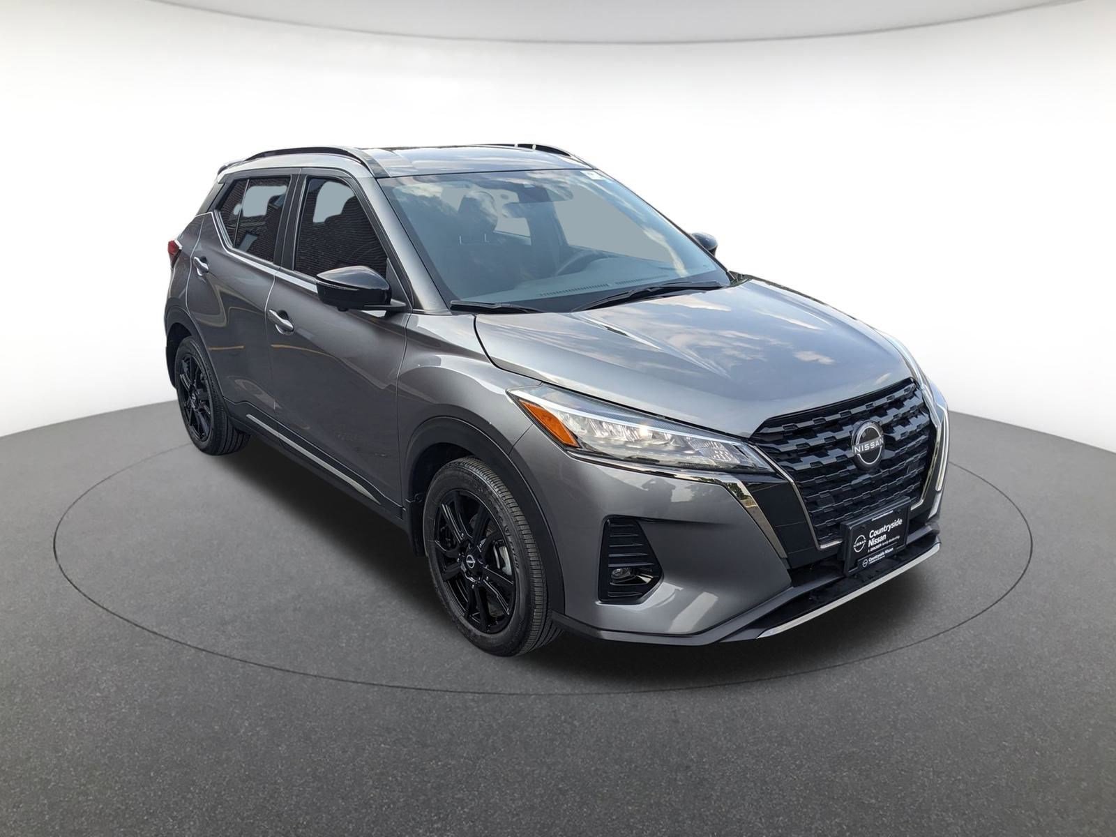 2023 Nissan Kicks SR photo 3