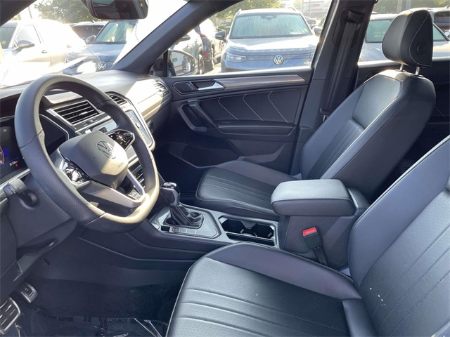 2024 Volkswagen Tiguan SE R-Line Black photo 16