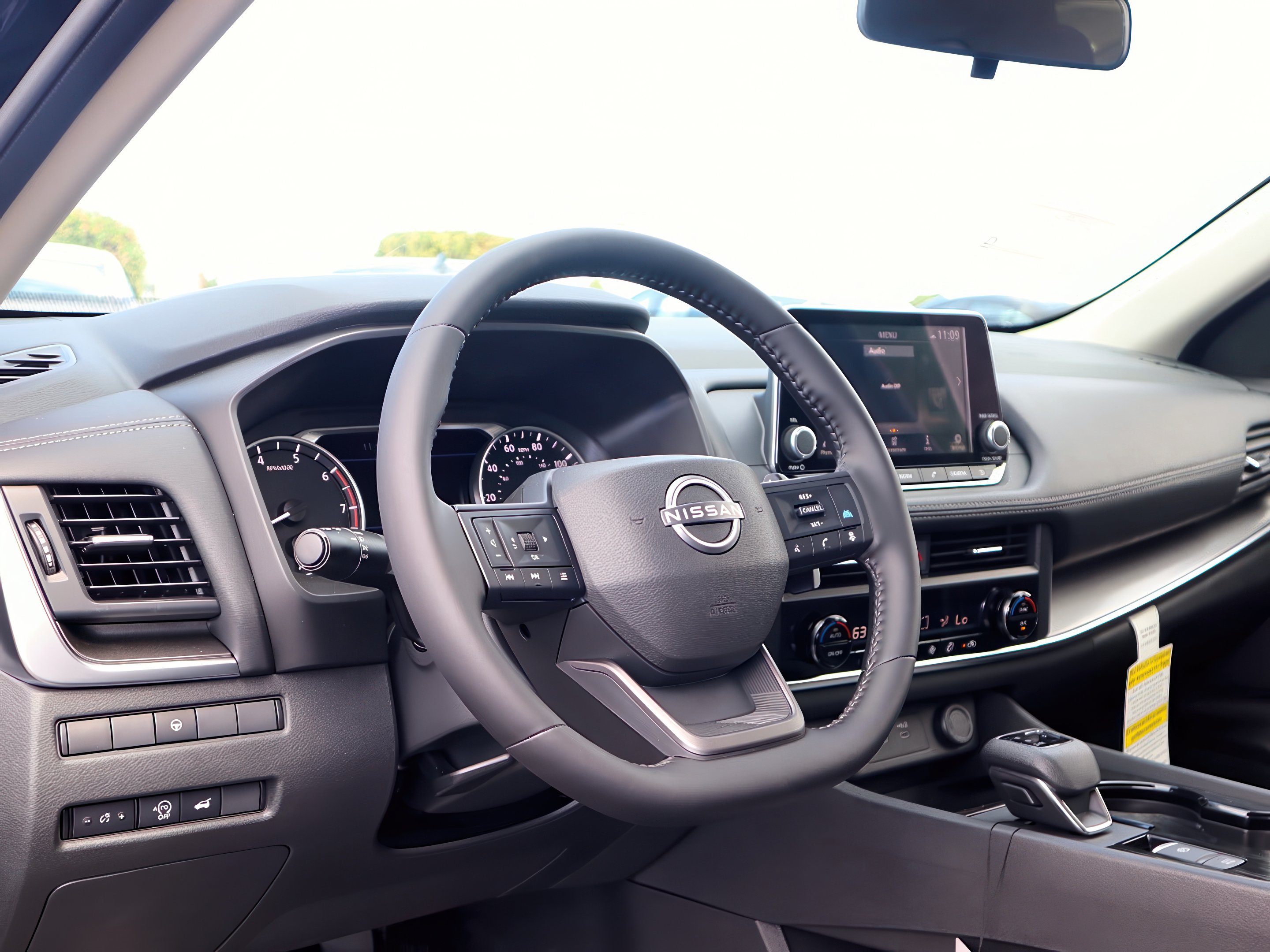 2025 Nissan Rogue SV photo 15
