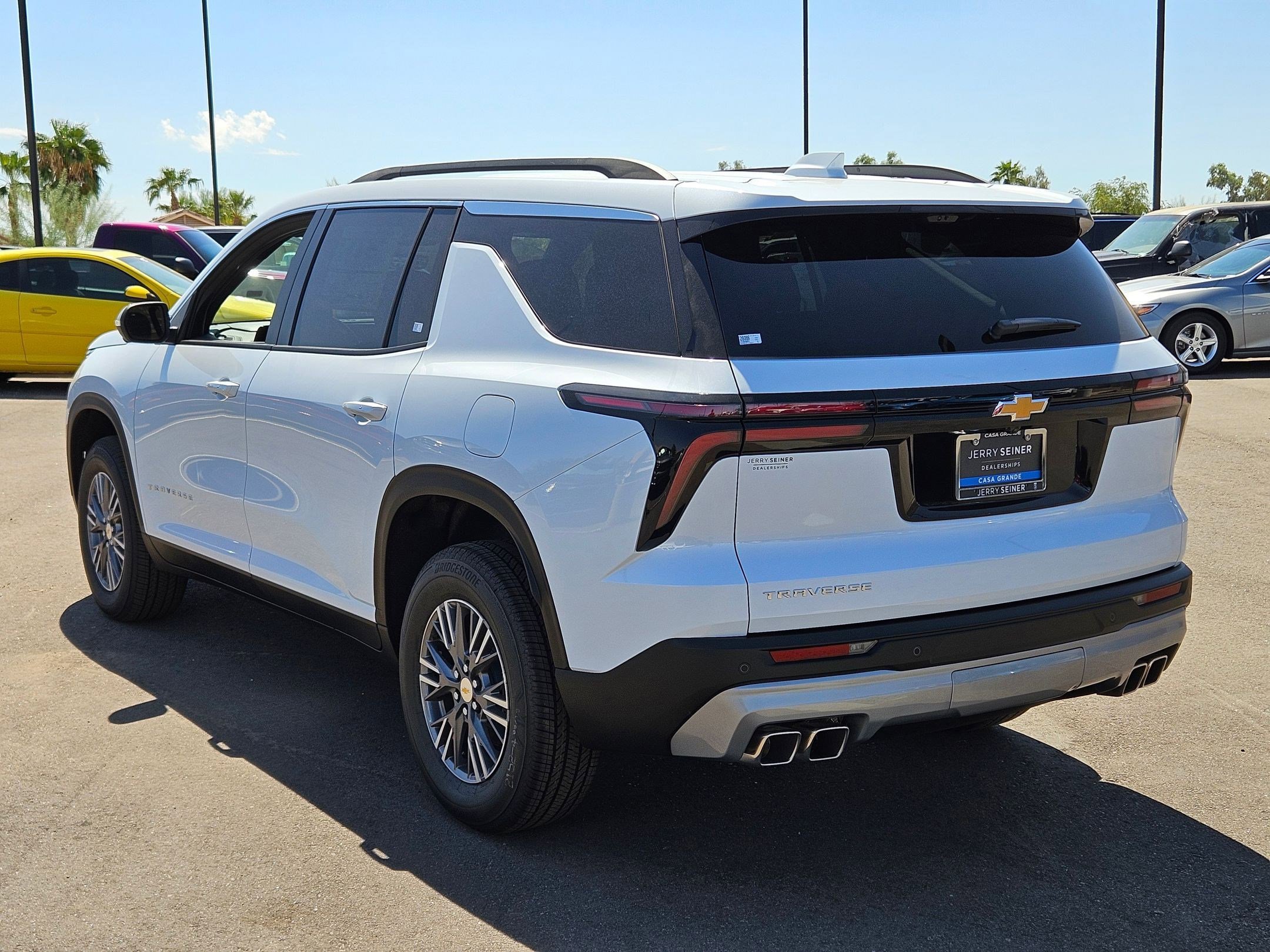 2026 Chevrolet Traverse photo 2