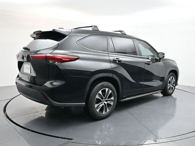 2023 Toyota Highlander XLE photo 3