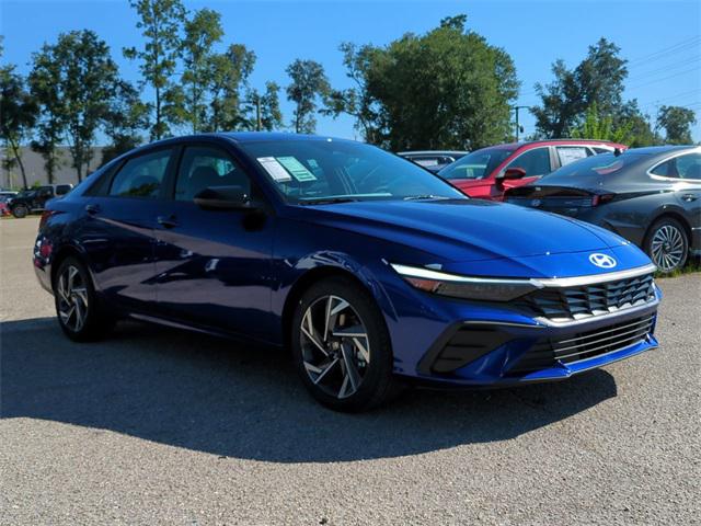 2025 Hyundai Elantra SEL Sport photo 3