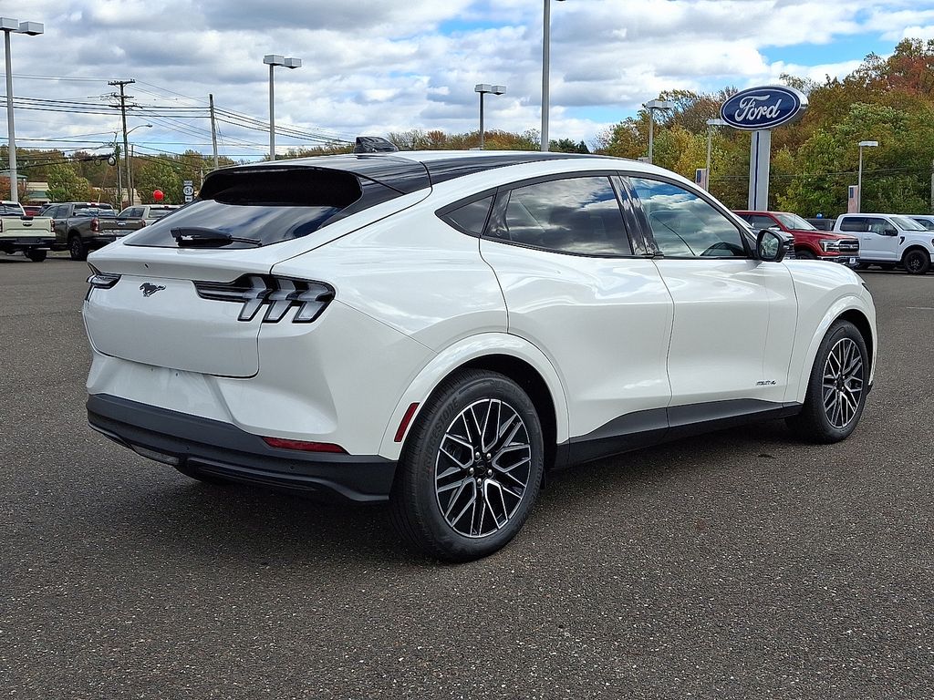 2025 Ford Mustang Mach-E Premium photo 4