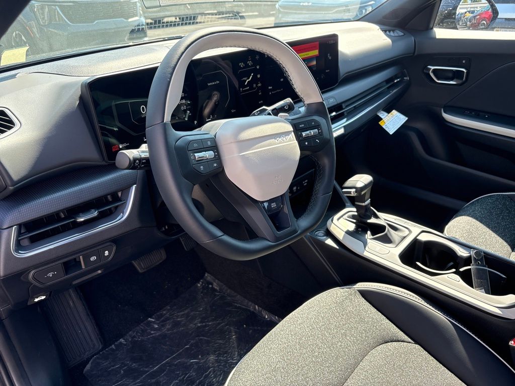 2025 Kia K4 GT-Line photo 13