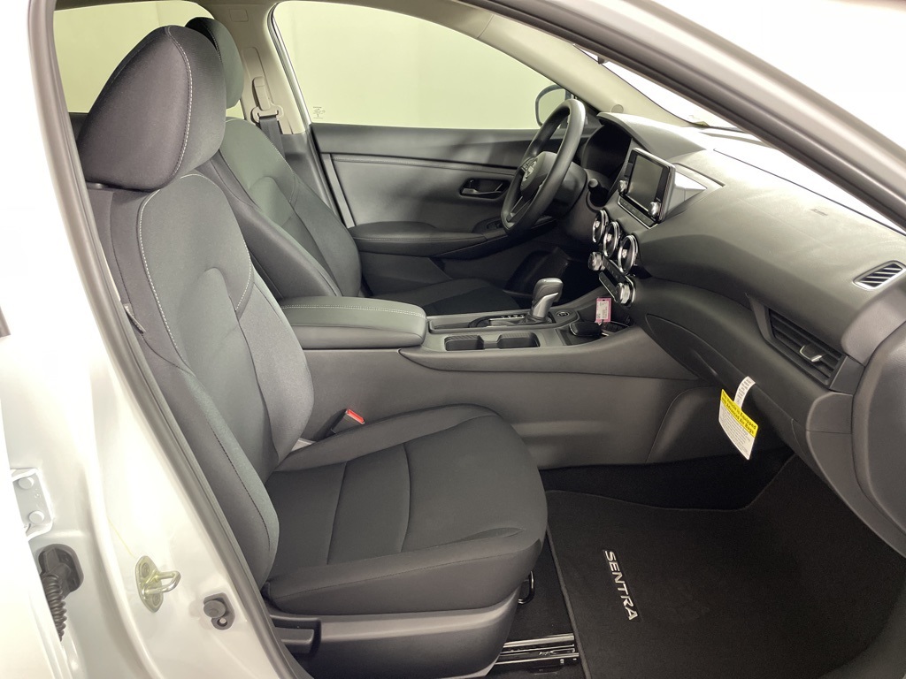 2025 Nissan Sentra S photo 3