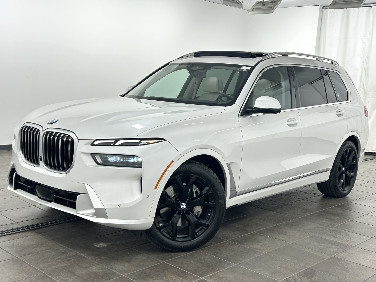 2023 BMW X7 40i's photo