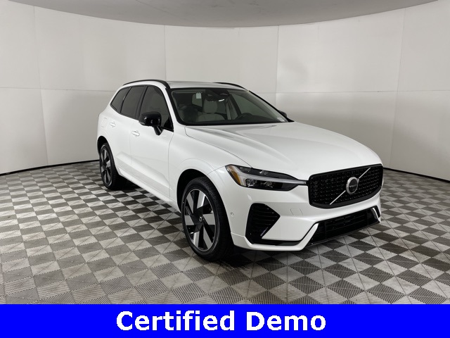 2024 Volvo XC60 Recharge T8 Plus photo 2