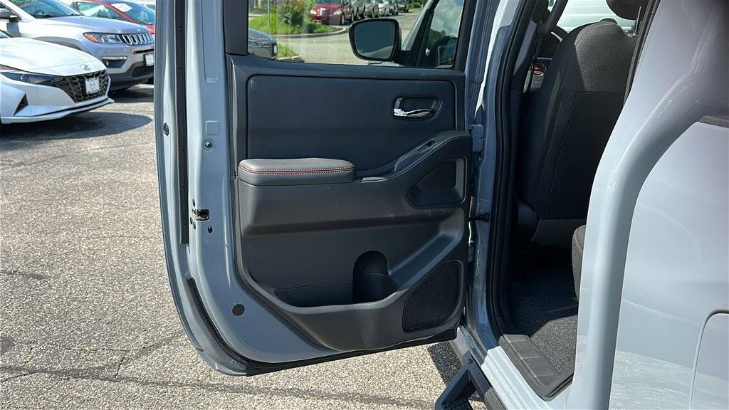 2025 Nissan Frontier PRO-4X photo 21
