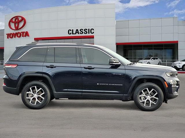 2023 Jeep Grand Cherokee Limited photo 2