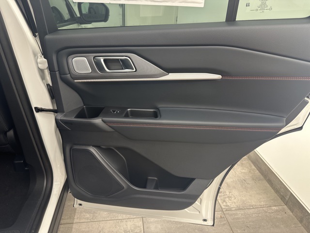 2025 Ford Explorer ST photo 24