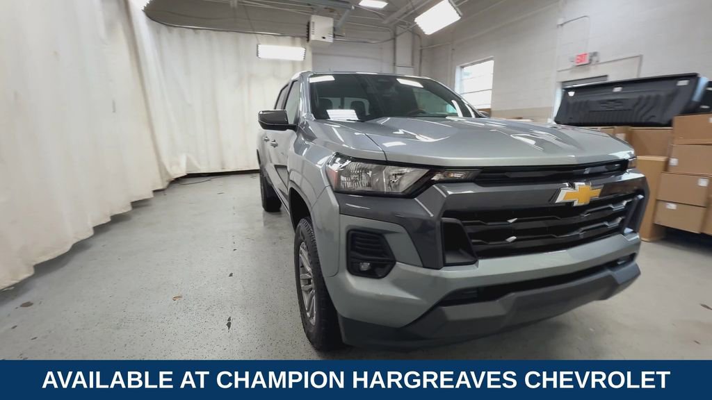 2024 Chevrolet Colorado LT photo 2