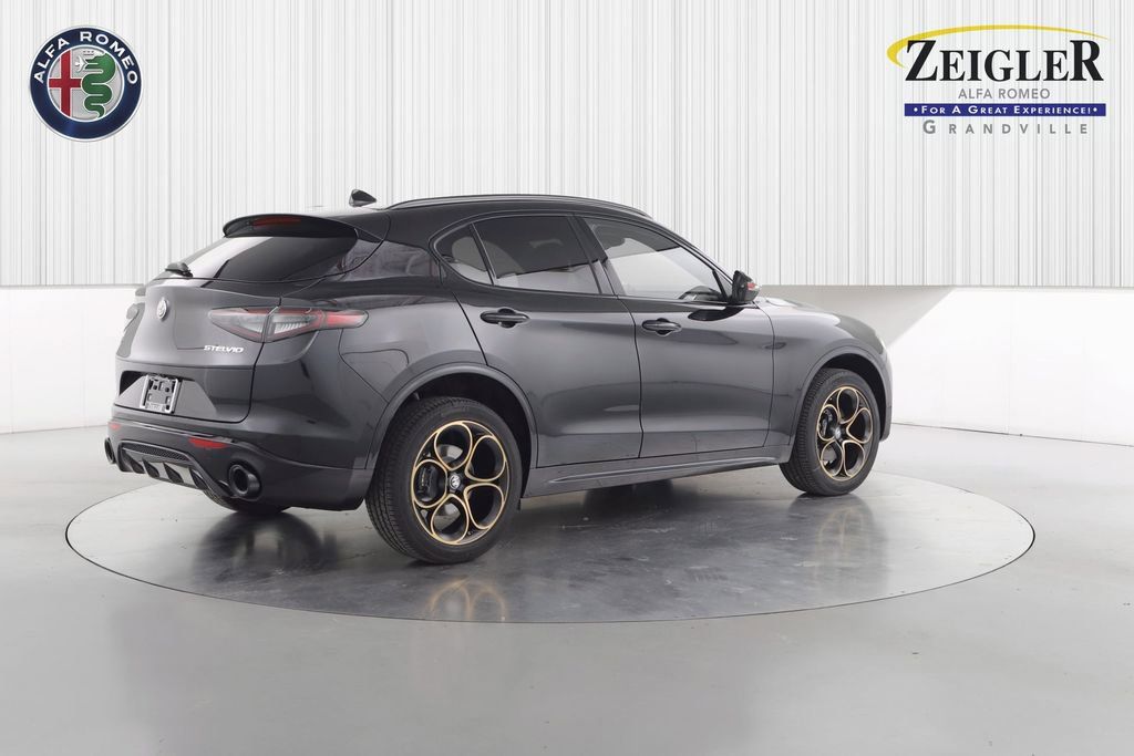 2025 Alfa Romeo Stelvio Sprint Base photo 3
