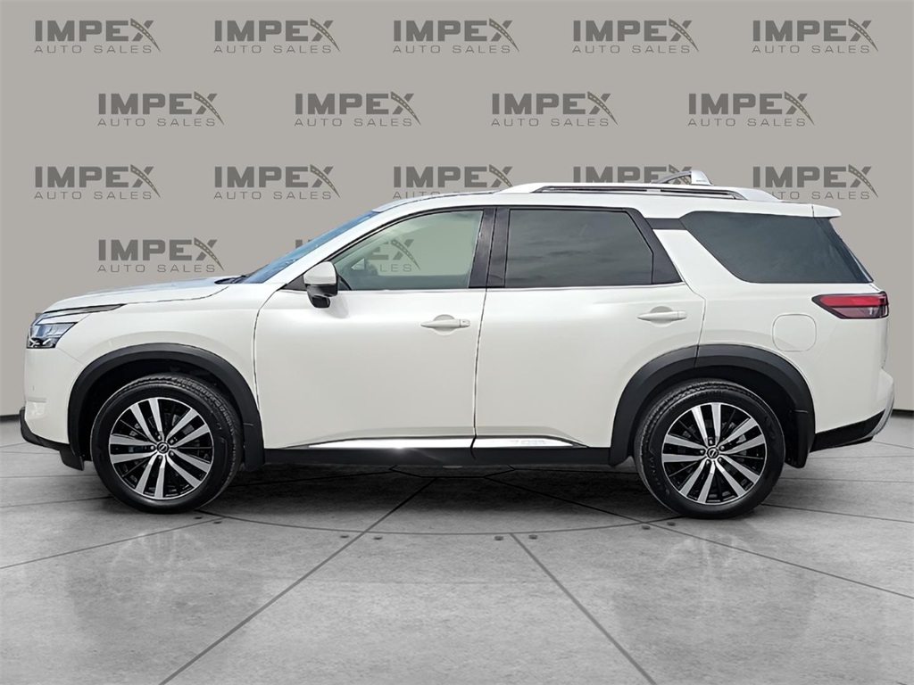 2024 Nissan Pathfinder Platinum photo 2