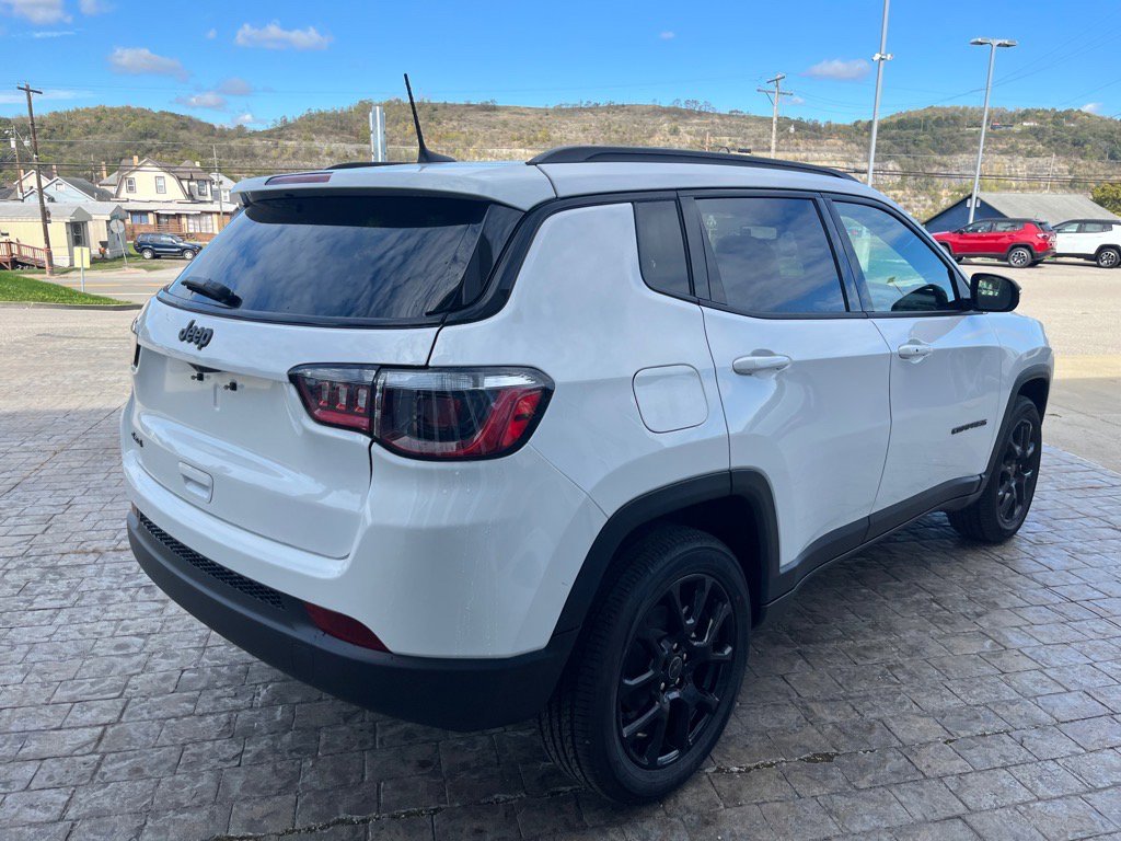 2026 Jeep Compass Latitude Altitude photo 4