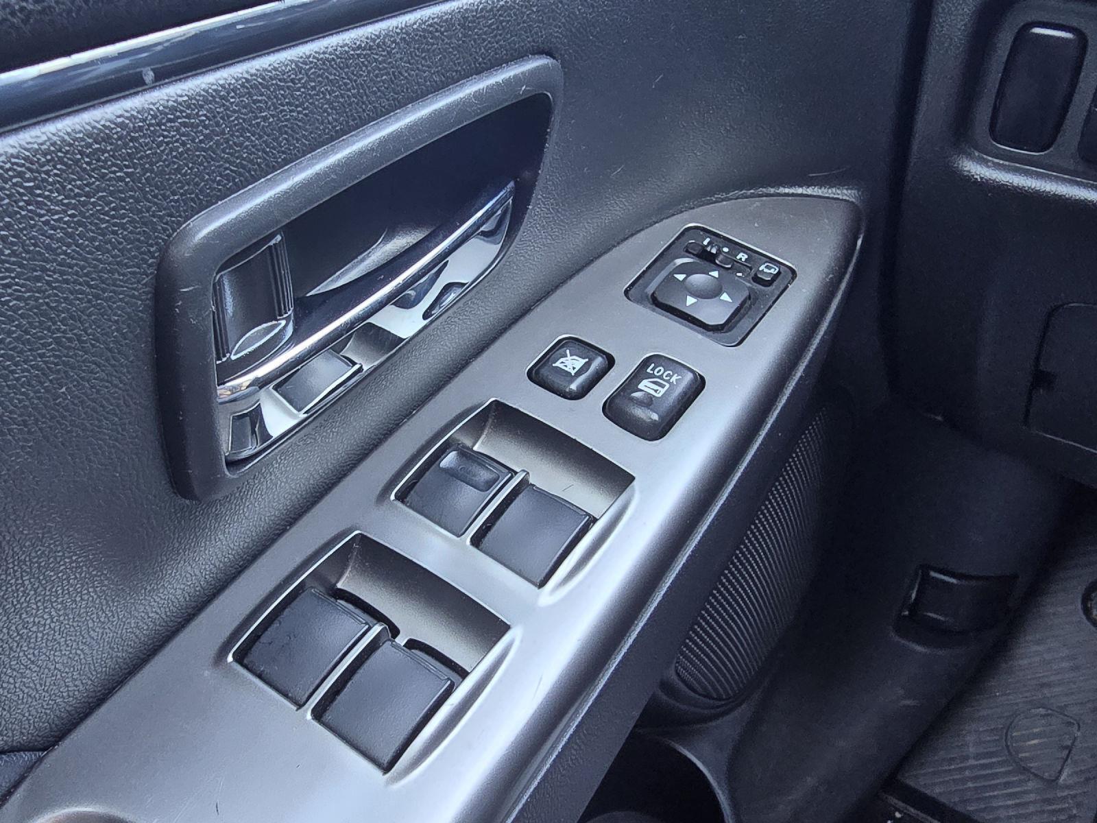 2024 Mitsubishi Outlander ES LE SE photo 19