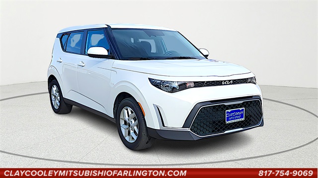 2024 Kia Soul LX's photo
