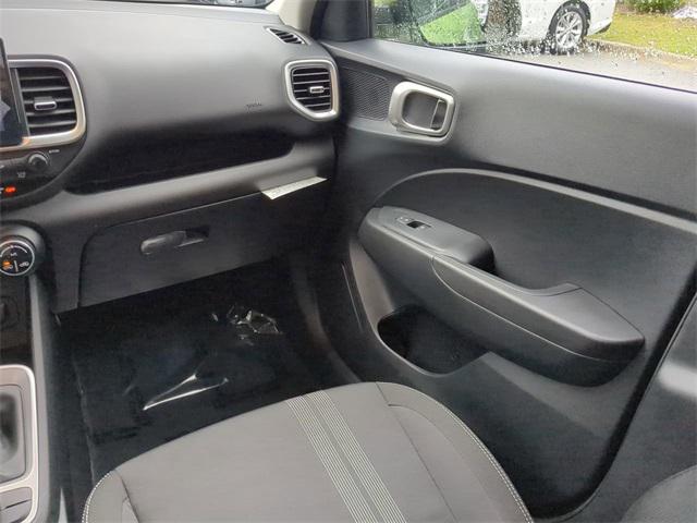 2025 Hyundai Venue SEL photo 17