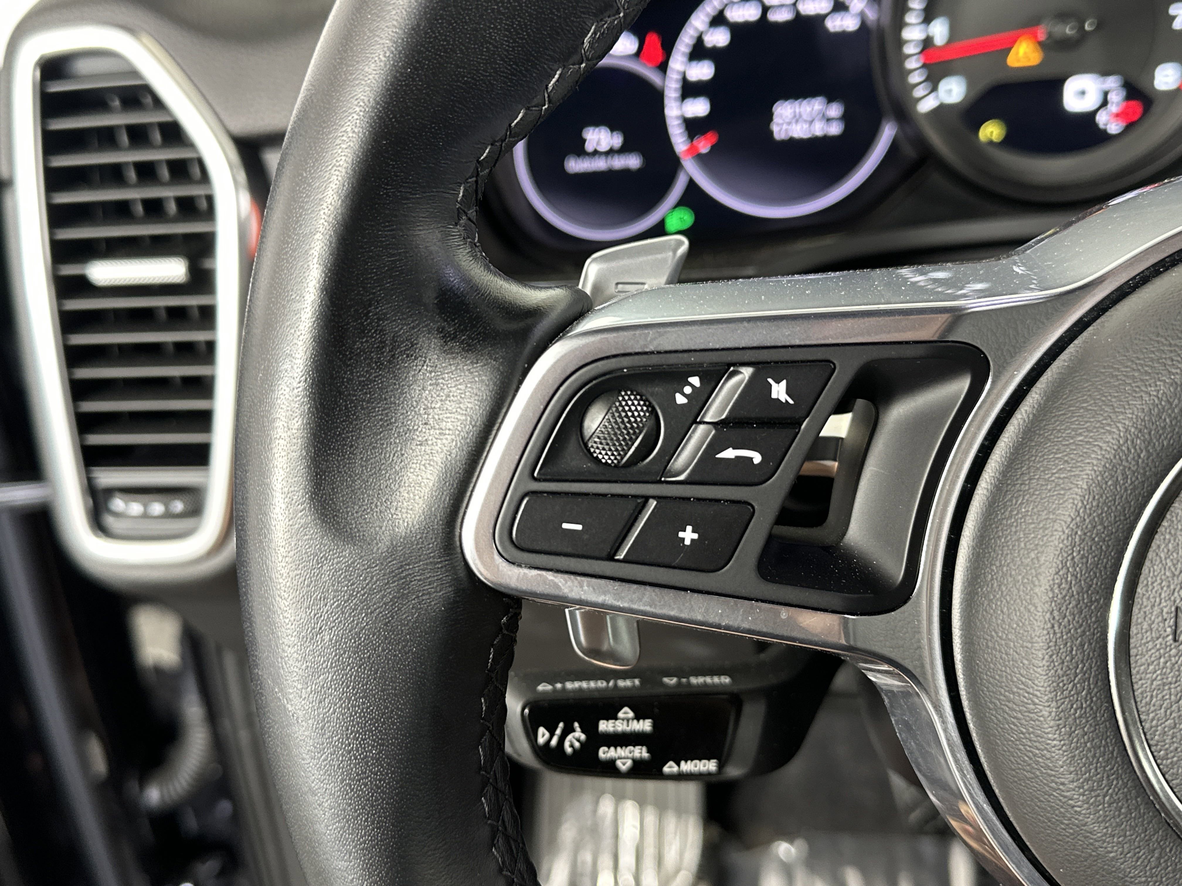 2022 Porsche Cayenne Base photo 15
