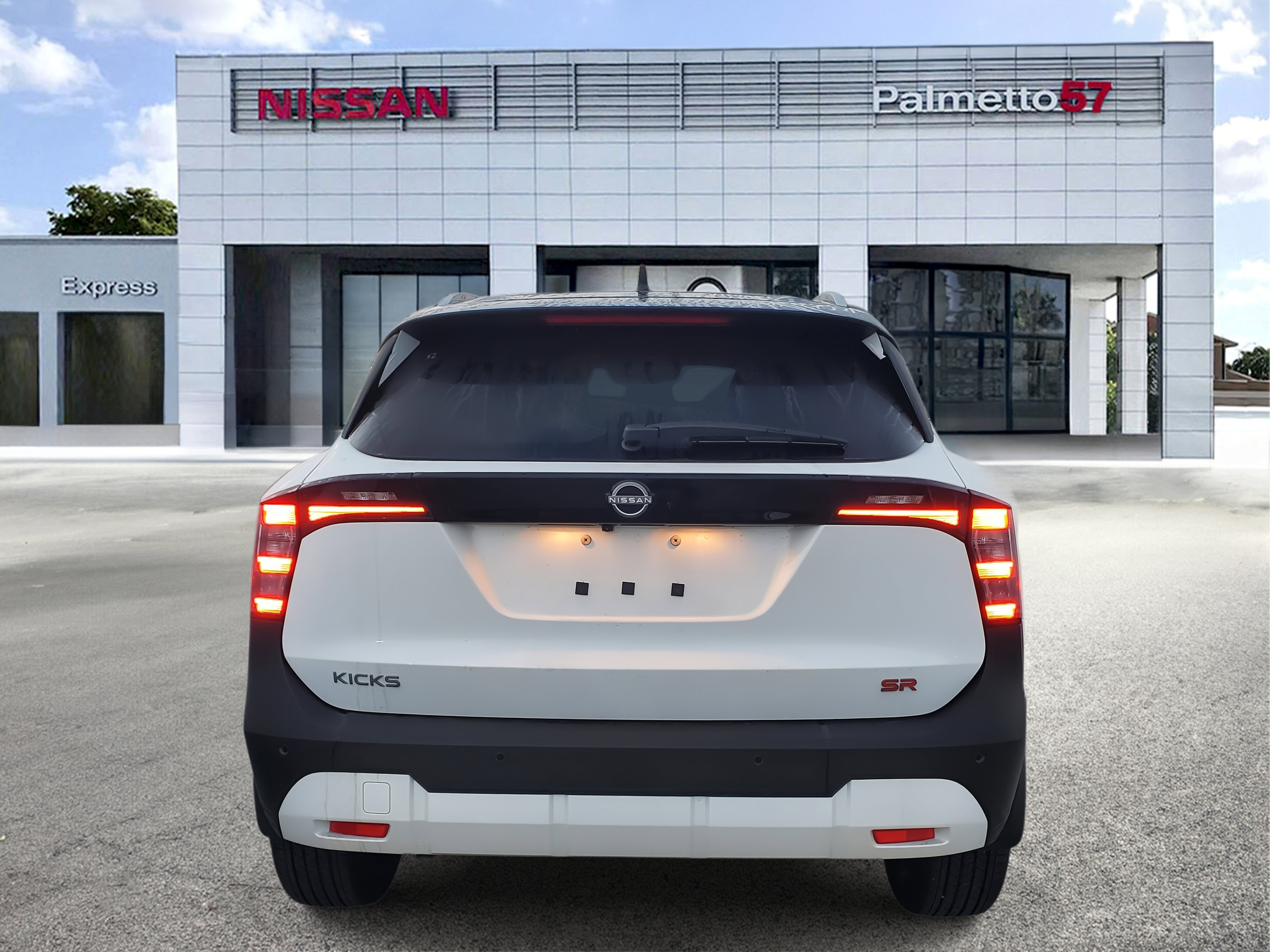 2025 Nissan Kicks SR photo 3