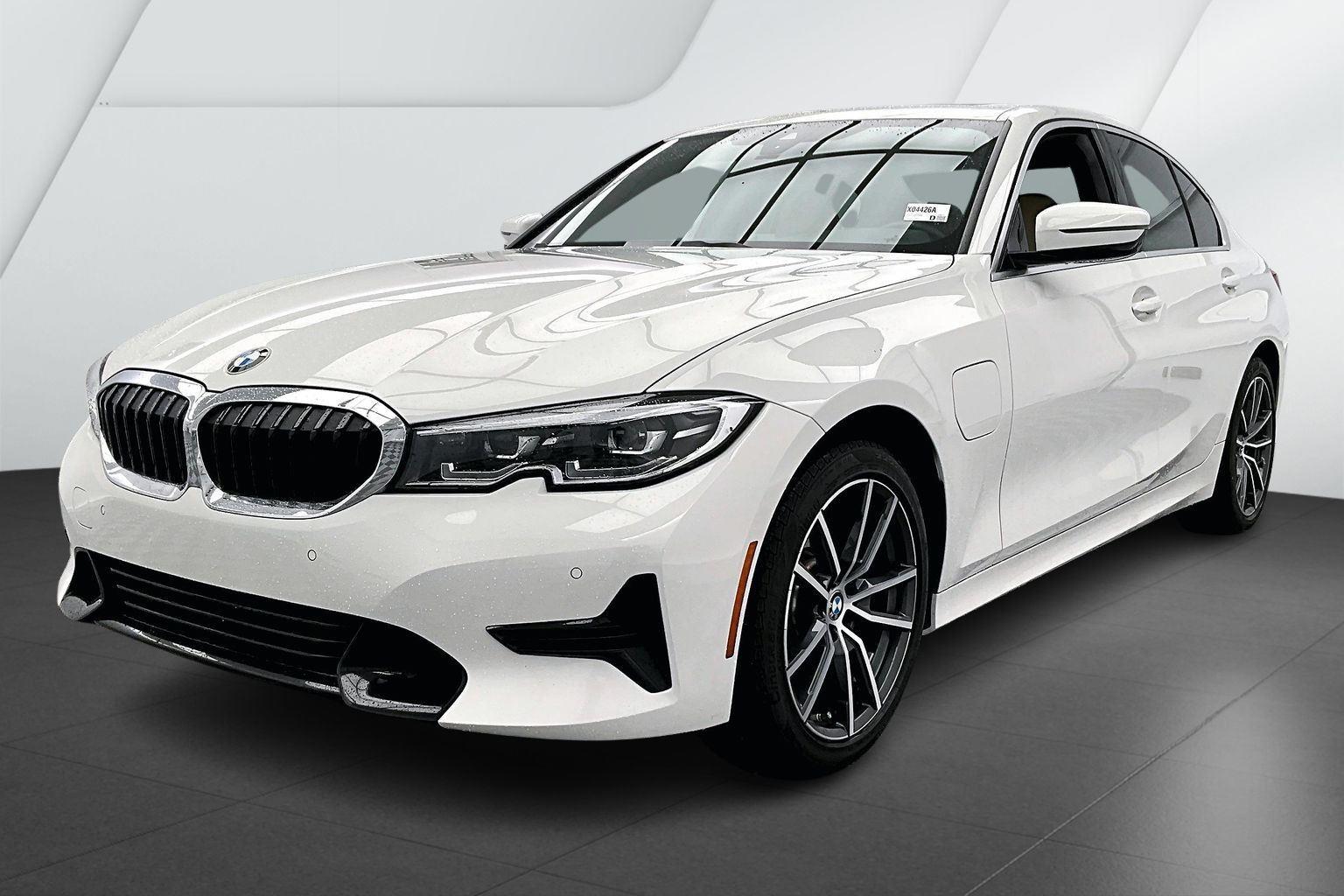 2021 BMW 3 Series 330's photo