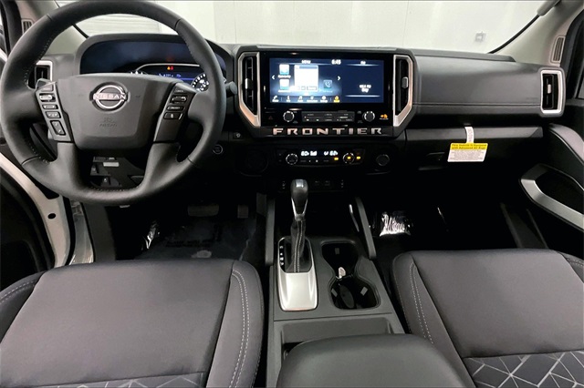 2025 Nissan Frontier SV photo 5