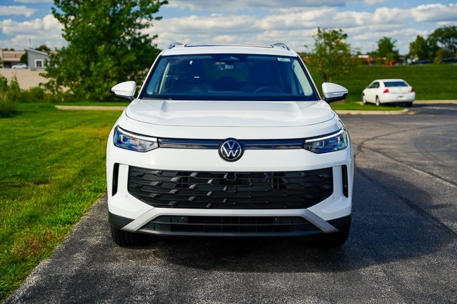 2025 Volkswagen Tiguan SE photo 4
