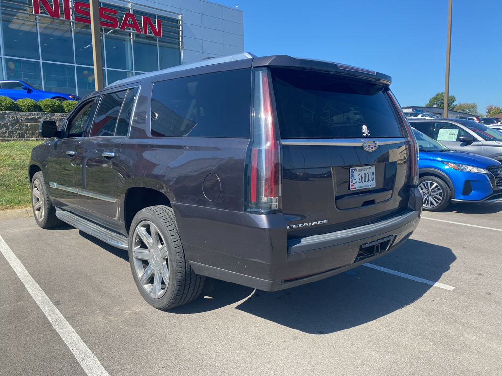 2016 Cadillac Escalade ESV Luxury photo 3
