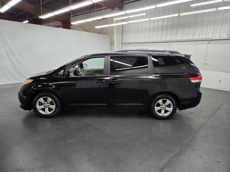 2012 Toyota Sienna LE photo 2