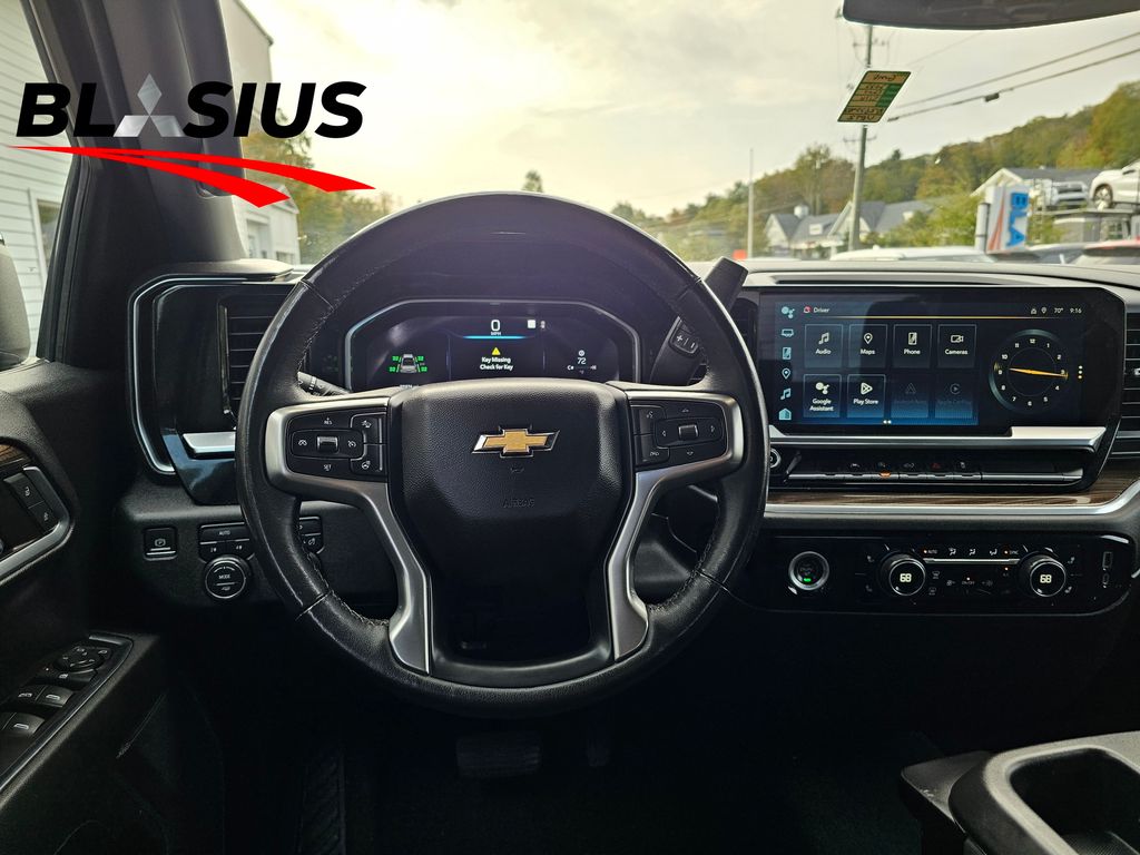 2022 Chevrolet Silverado 1500 LT photo 13