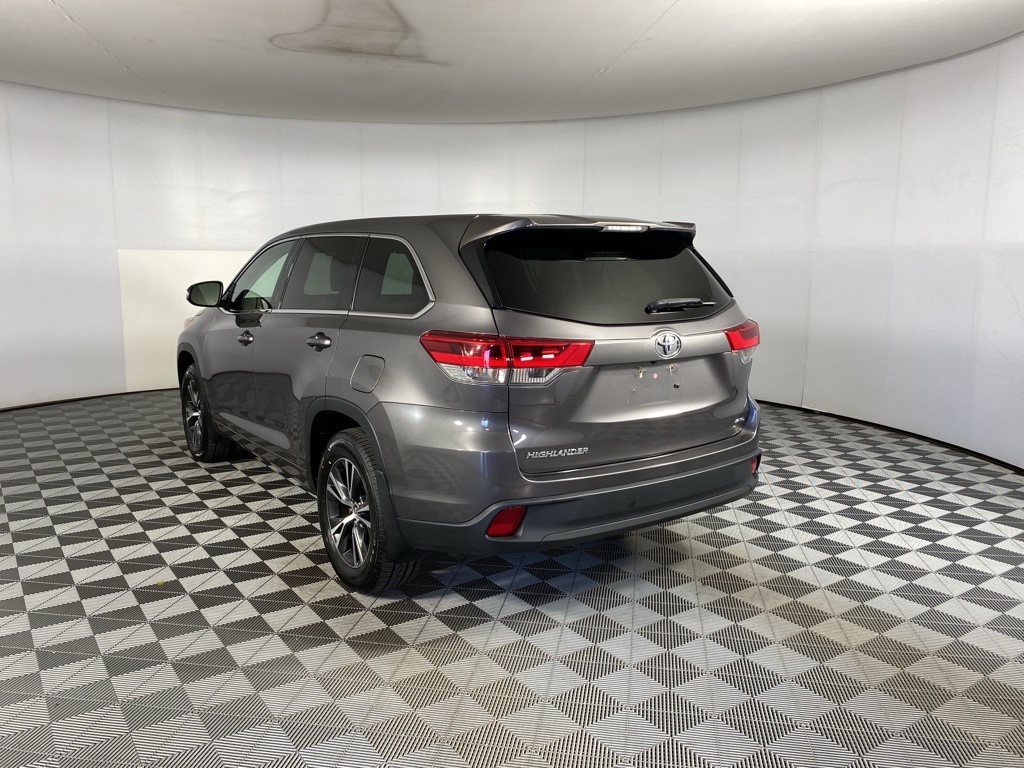 2018 Toyota Highlander LE photo 19