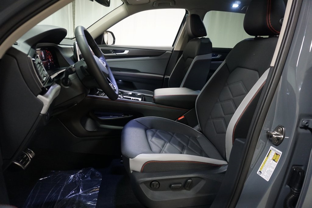 2025 Volkswagen Atlas Peak Edition SE photo 10