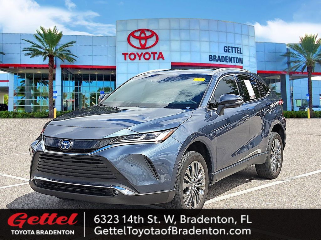 2024 Toyota Venza XLE's photo