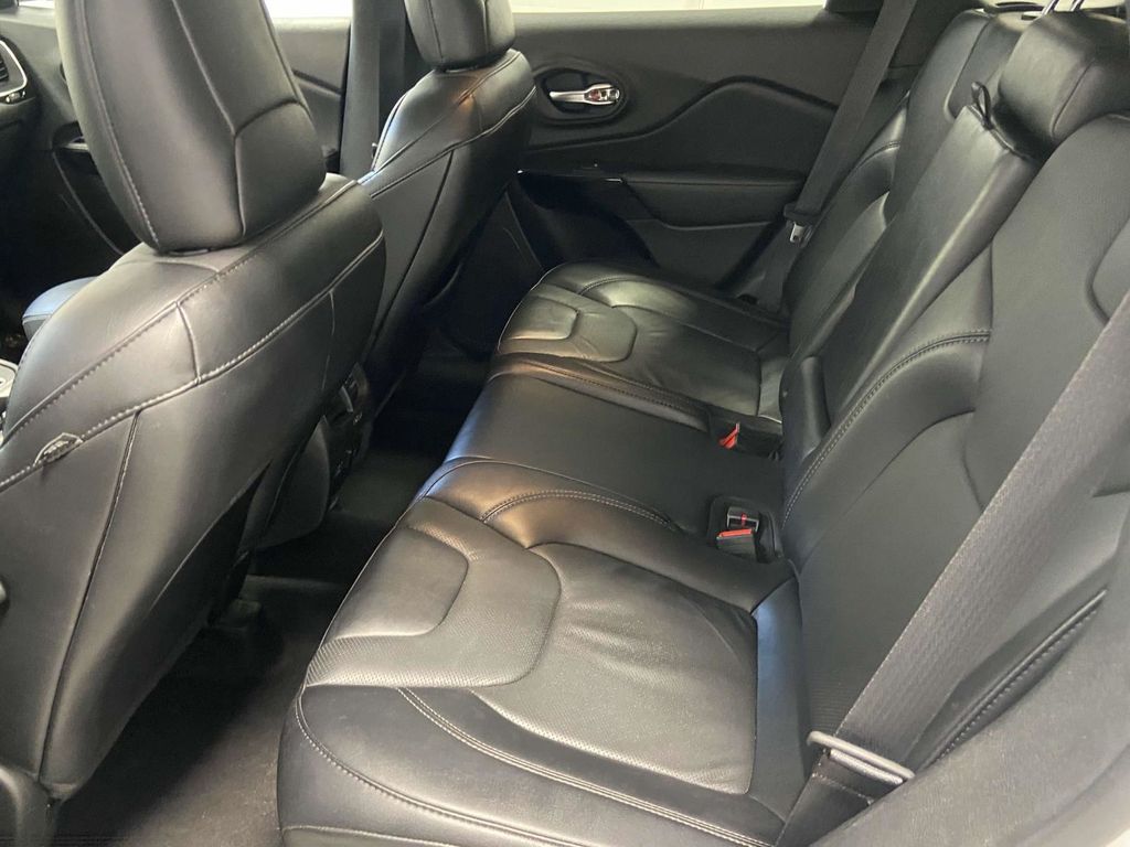 2023 Jeep Cherokee Altitude photo 8