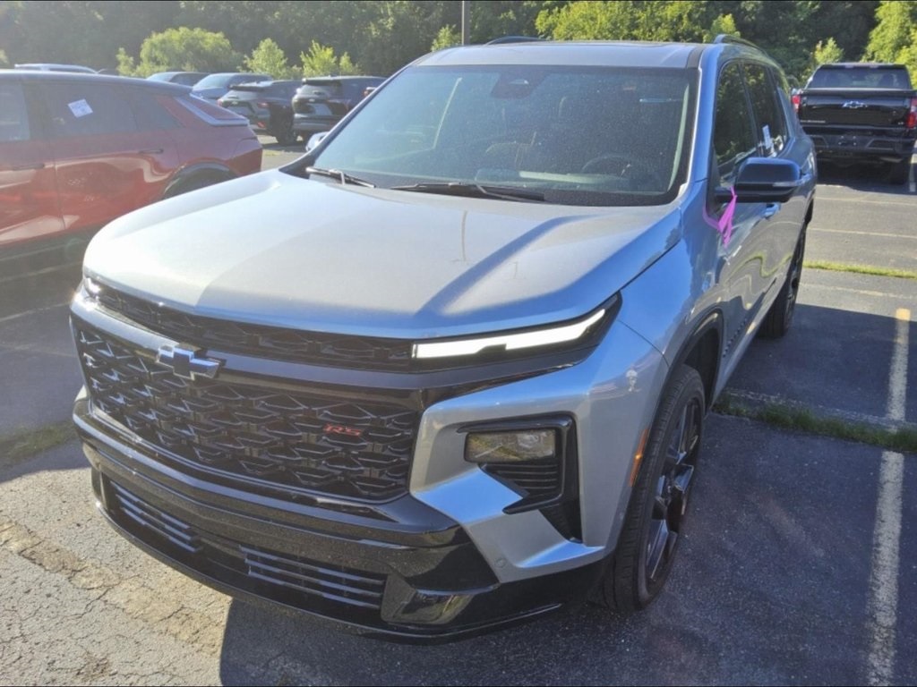 2024 Chevrolet Traverse RS photo 2