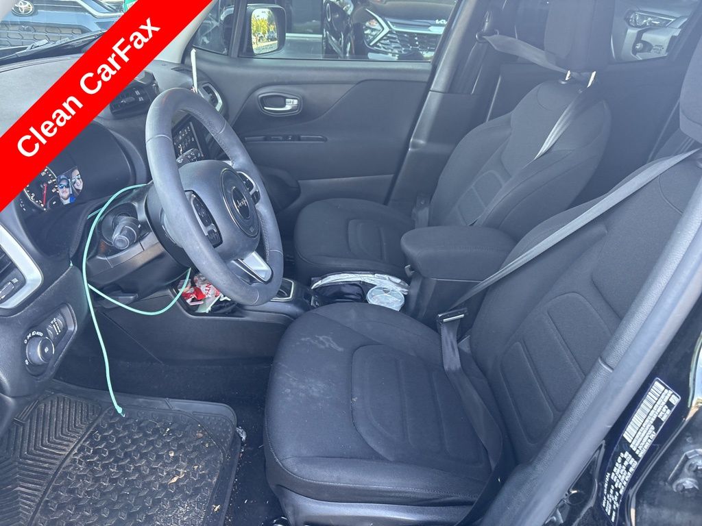 2019 Jeep Renegade Latitude photo 2