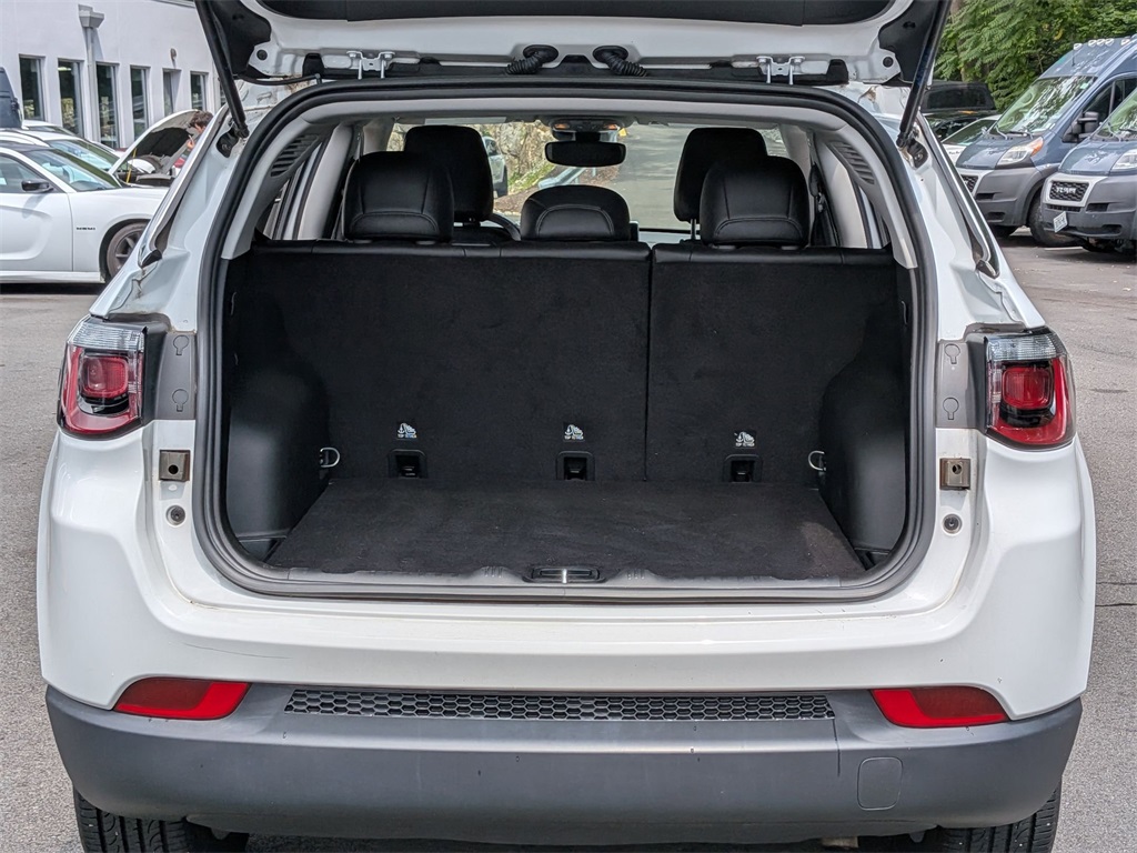 2022 Jeep Compass Latitude Lux photo 5