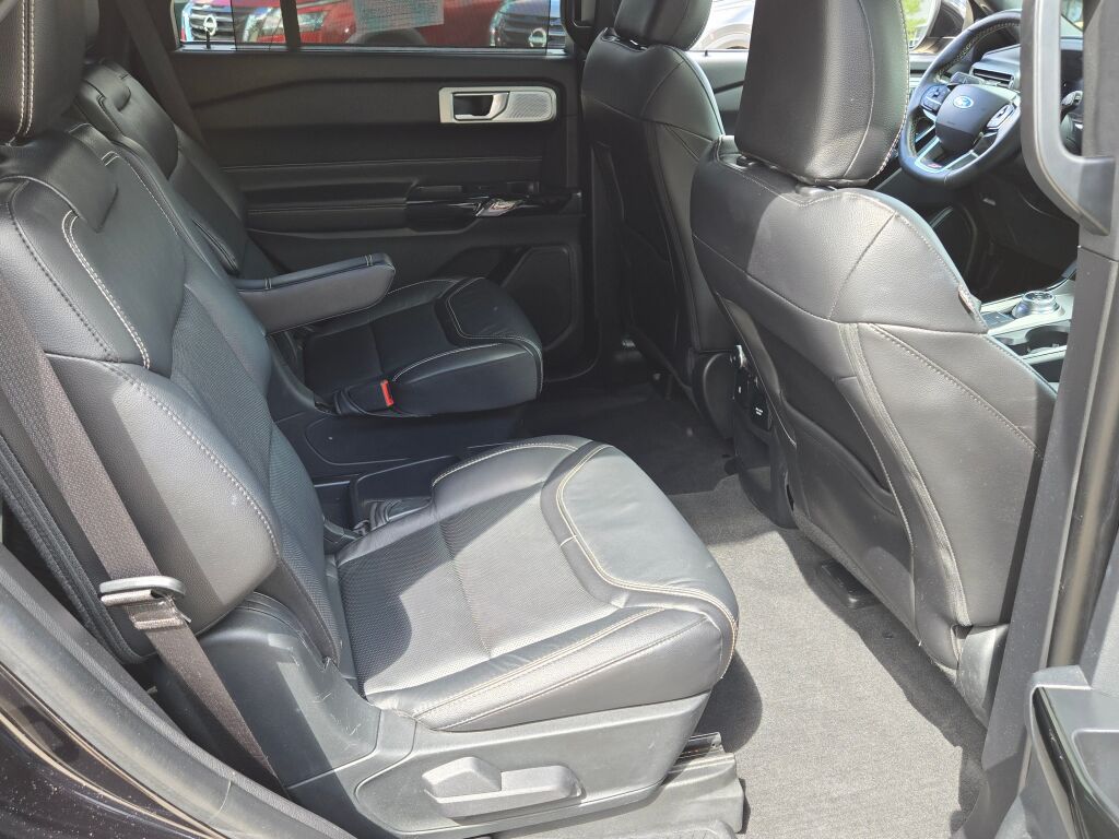 2021 Ford Explorer ST photo 2