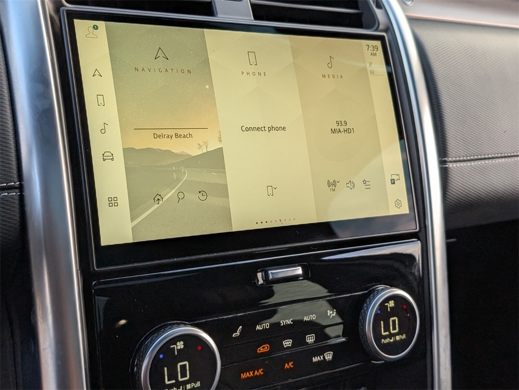 2023 Land Rover Discovery S R-Dynamic photo 20