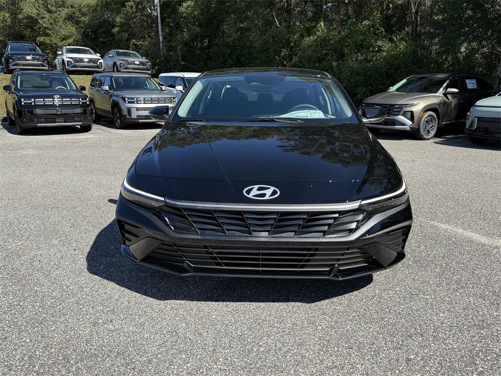 2026 Hyundai Elantra SE photo 2