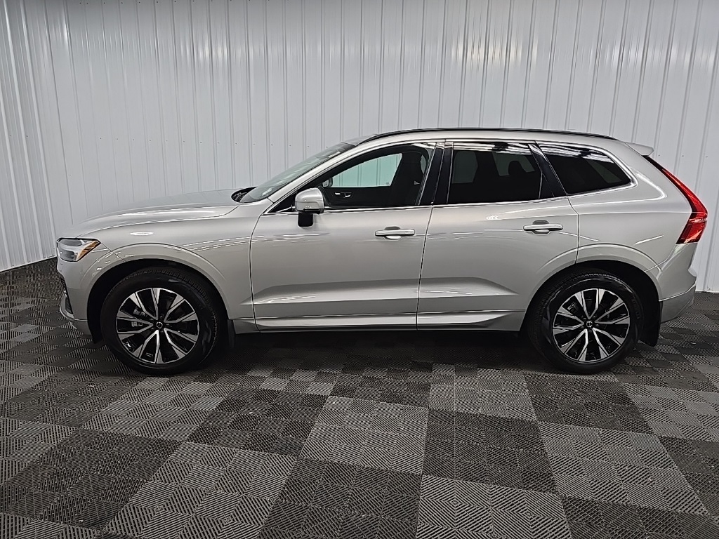 2023 Volvo XC60 B5 Core photo 5