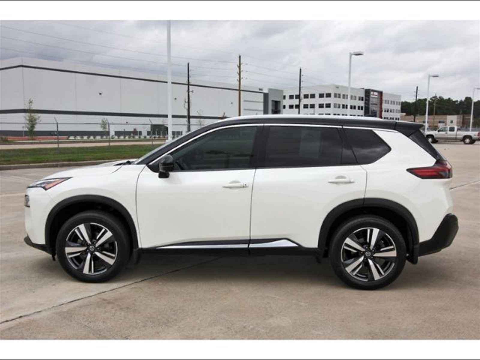 2021 Nissan Rogue SL White at TX Auto Group