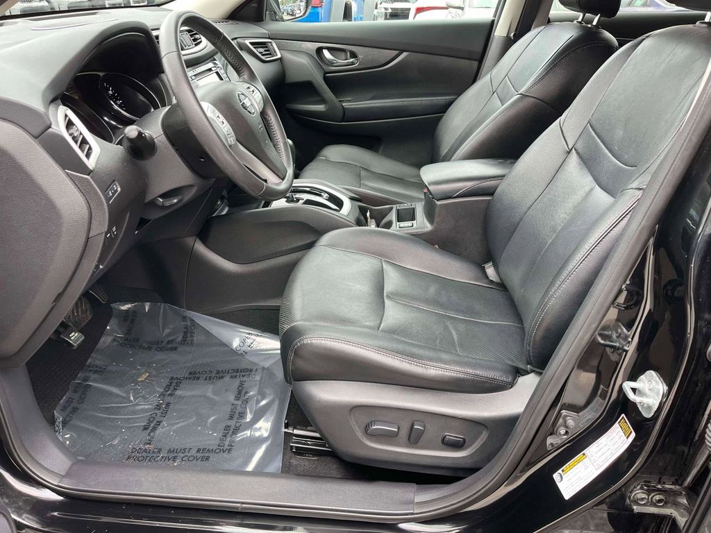2016 Nissan Rogue SL photo 9
