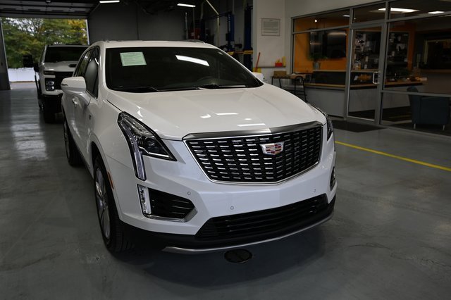 2025 Cadillac XT5 Premium Luxury photo 3
