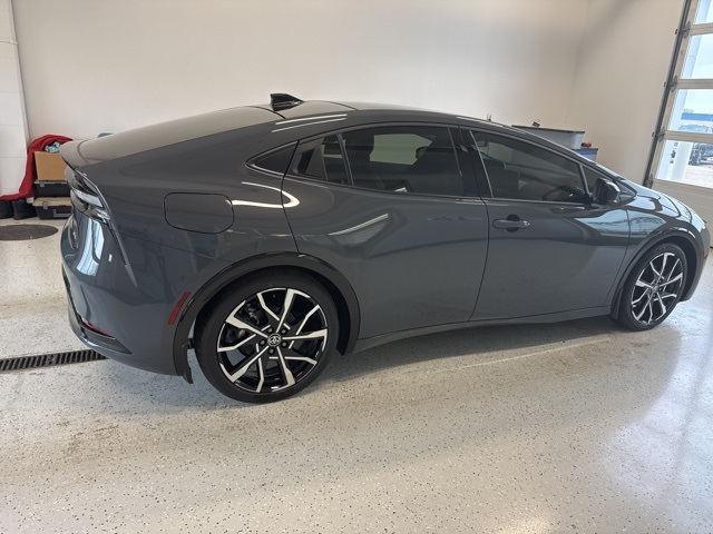 2026 Toyota Prius Plug-in Base photo 10