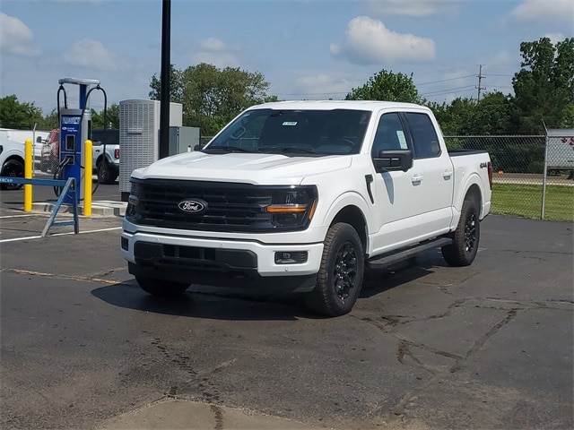 2025 Ford F-150 XLT photo 3